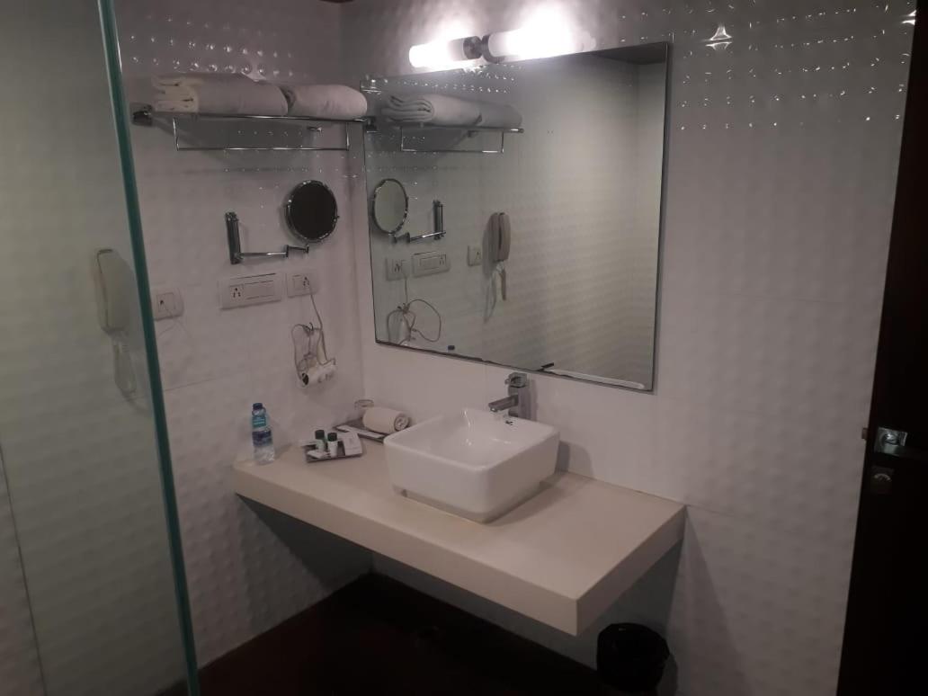 Dhanbād Cocoon Luxury Business Hotel מראה חיצוני תמונה